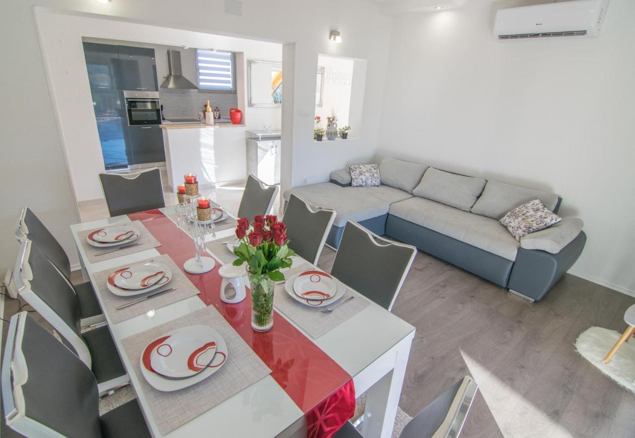 Villa Milena With Heated Pool And Jacuzzi Kostanje Exterior foto